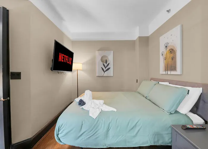 Central Nyc Apartment Walking Distance To Everywhere!